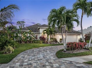 2037 Laguna Way, Naples, FL 34109