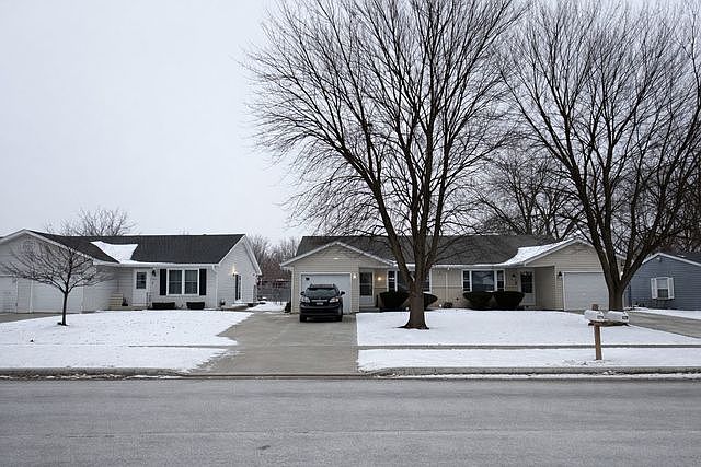1st image of 1065 Hiawatha Dr