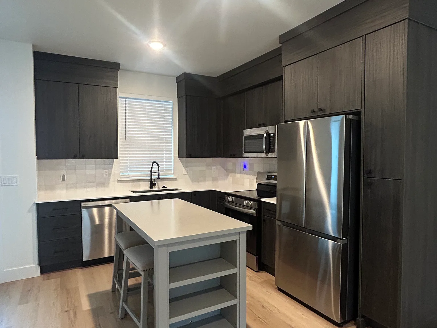 2 bed, 2.5 bath, 914 sqft, $2,399 — Photo 3