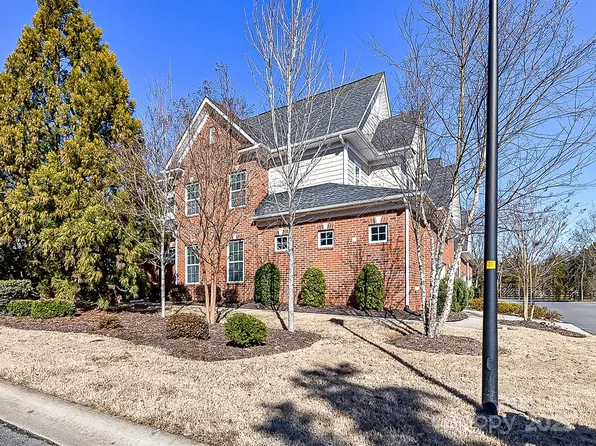 203 Pine Needles Ln, Fort Mill, SC 29708