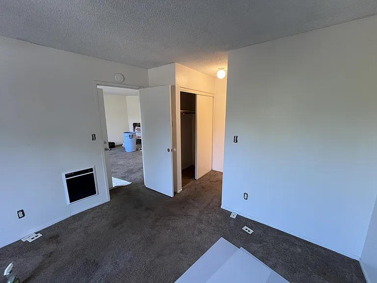 2011 Oak Ave #4 — Photo 4