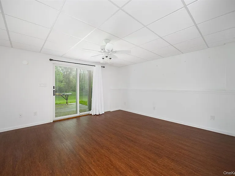 921 W Dover Rd — Photo 28