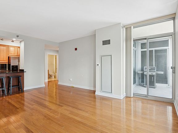 4th image of 1250 S Michigan Ave APT 2304