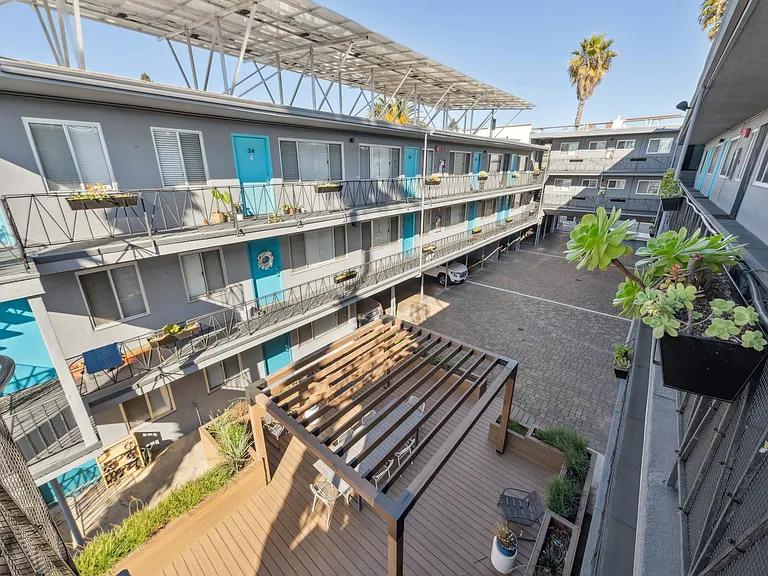 Palmcrest — Photo 9