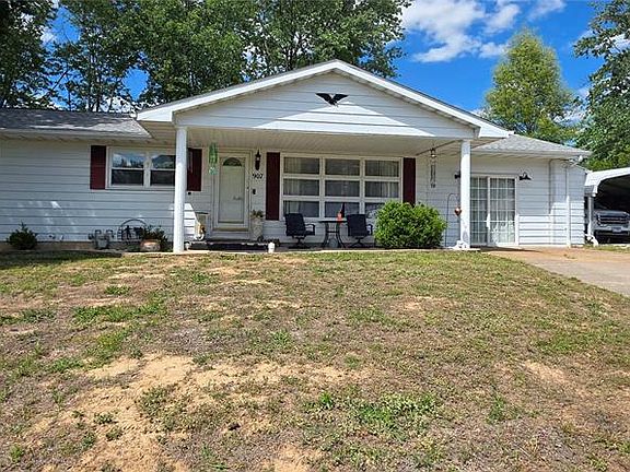 2nd image of 907 Booster St