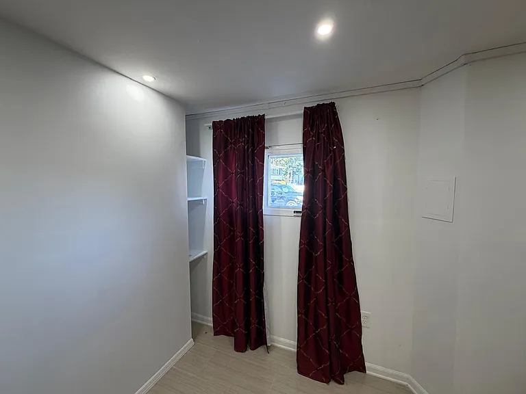 Shari Ct — Photo 6