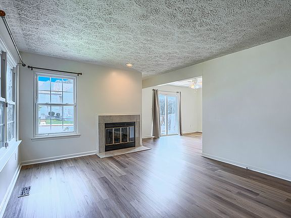 5th image of 412 Darby Ln