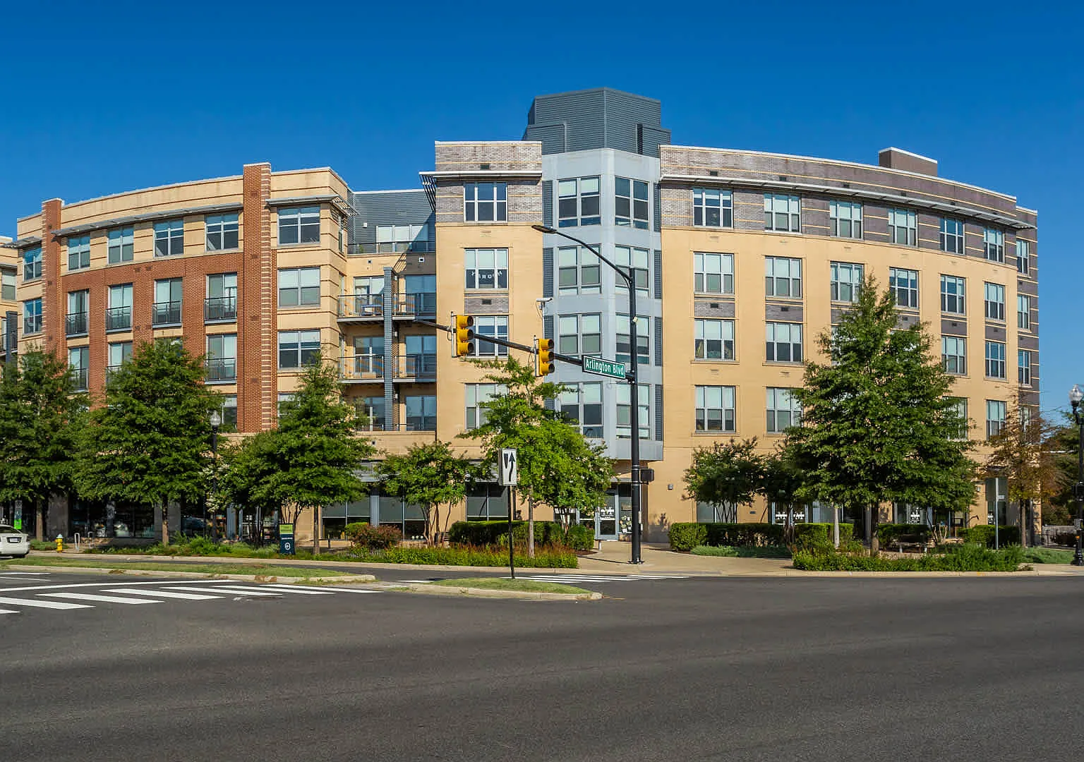 2201 Pershing — Photo 1