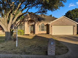 6403 Saint Alban Ct, Arlington, TX 76001