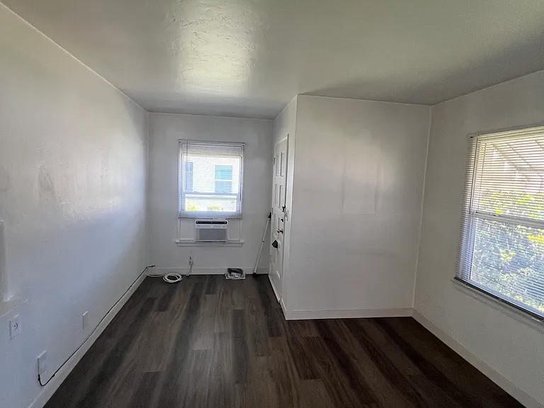 635 W Commonwealth Ave #A — Photo 29