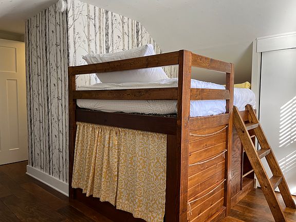 5th image of 33 Skyland Cir