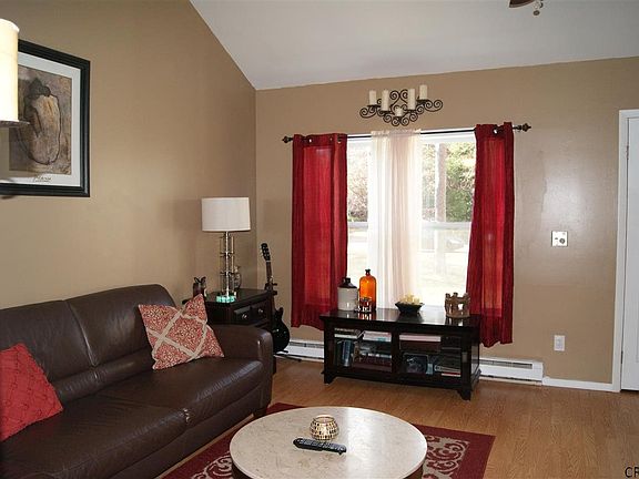 5th image of 134 Arrow Wood Pl