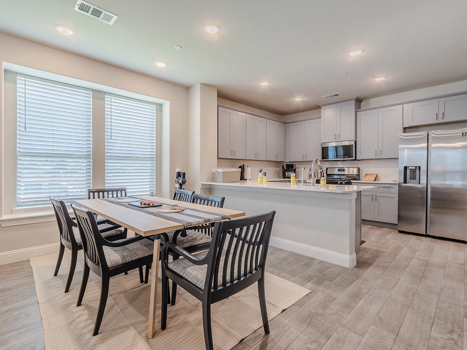 3 bed, $6,250 — Photo 3