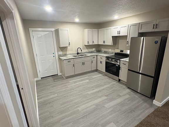 3rd image of 37390 W 5th St #1