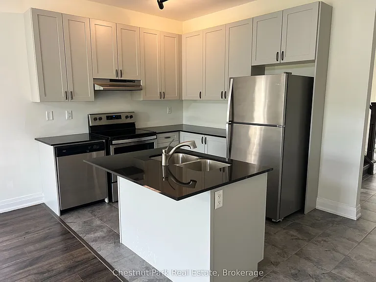 82 Kari Cres — Photo 12