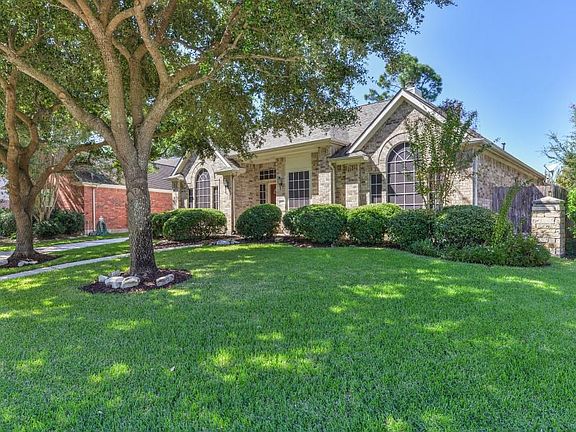 3rd image of 18523 Camellia Estates Ln