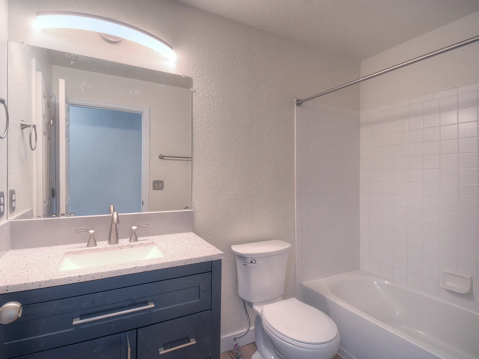 3 bed, 2.5 bath, 2136 sqft, $2,600 — Photo 3