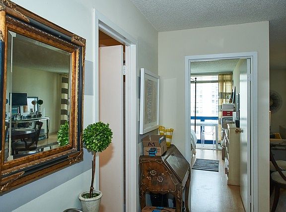 2nd image of 1250 N La Salle Dr APT 1606