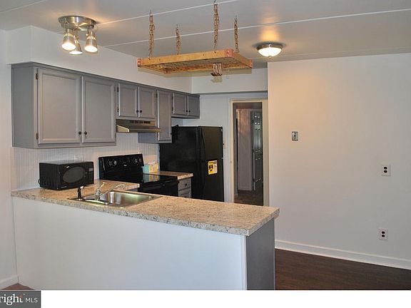 2nd image of 100 Campbell Cir #D-25