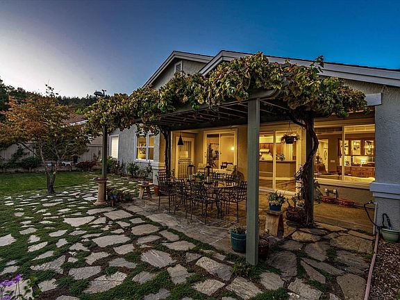 5th image of 427 Sonoma Drive