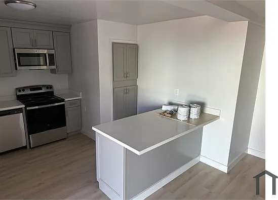 587 105th Ave #8 — Photo 3