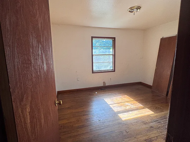225 S Dryden St — Photo 5