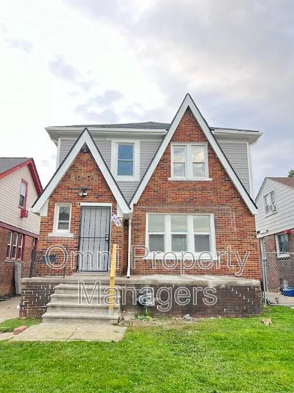 3 bed, 1.0 bath, 1186 sqft, $1,300 — Photo 1