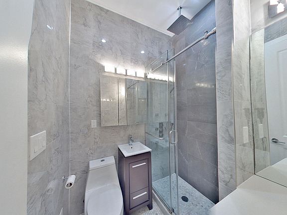 4th image of 410 W 22nd St
