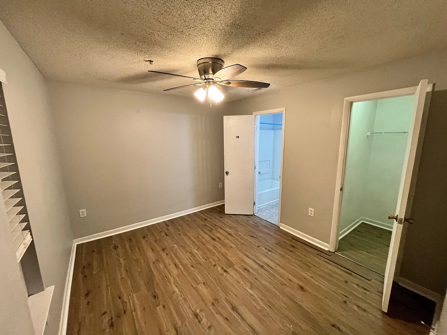 1410 Collegiate Cir — Photo 3