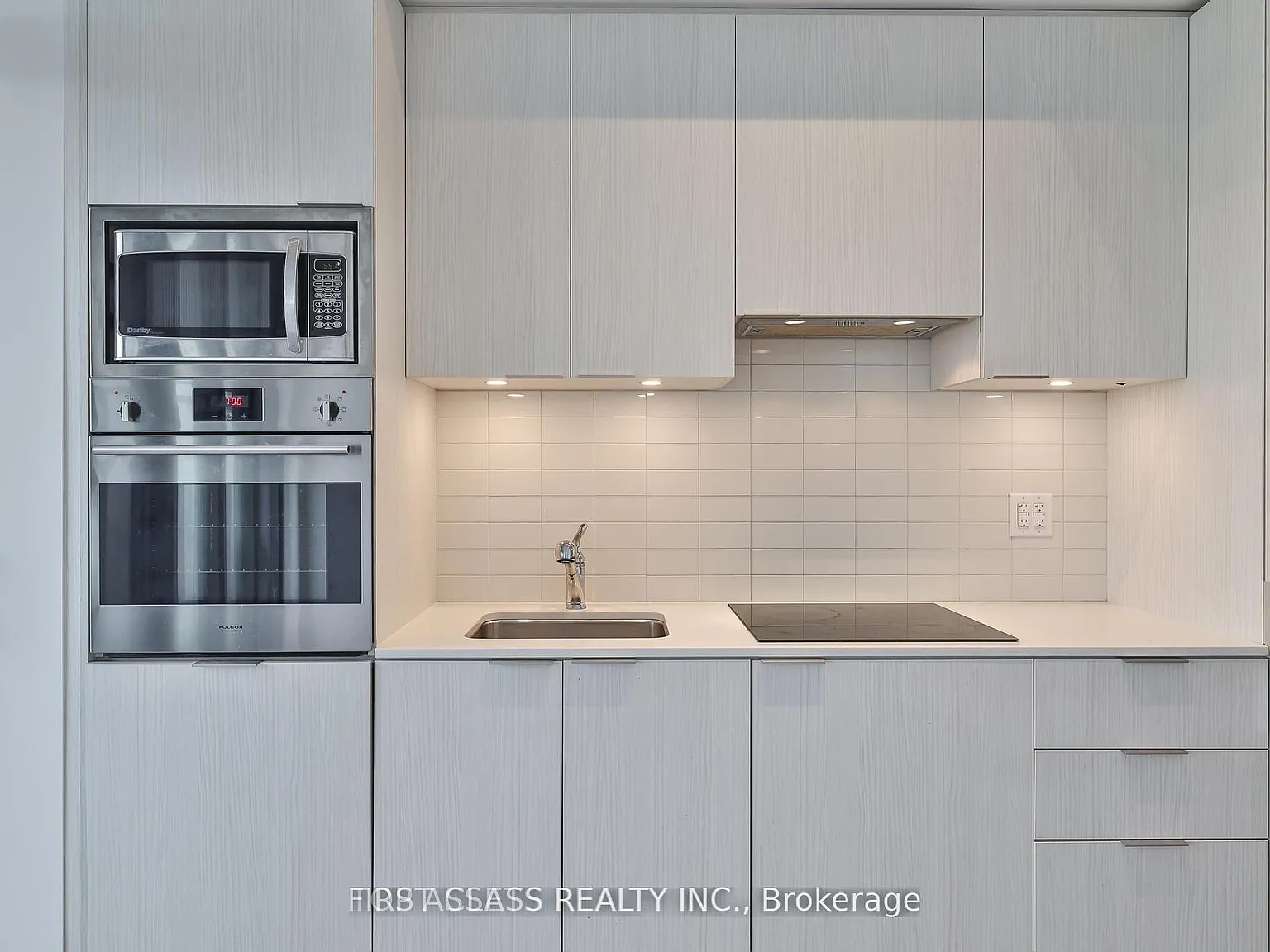Studio, $2,250 — Photo 4
