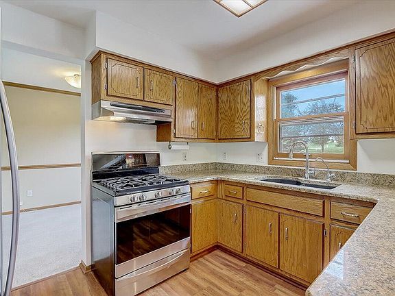 5th image of W282N6588 Irving Pl