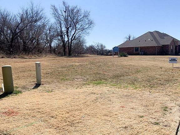 2nd image of 1702 Club House Dr