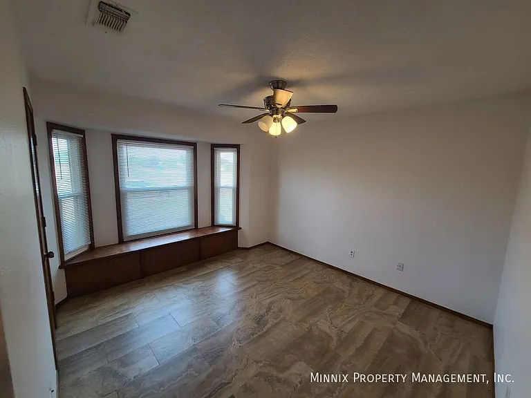 4005 Saint Andrews Dr — Photo 2