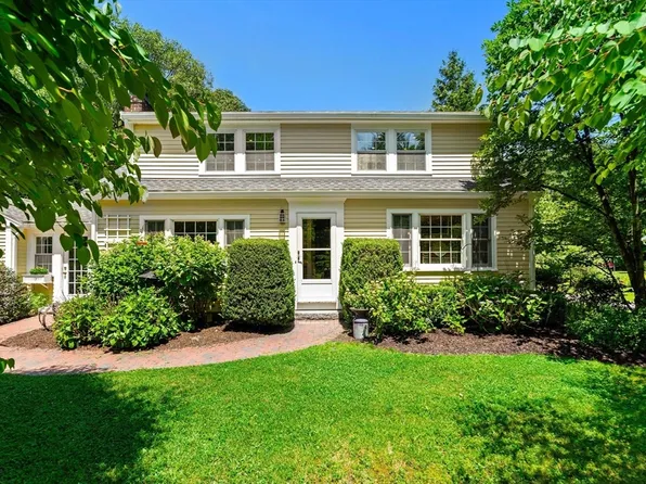 84 Pleasant St, Wenham, MA 01984