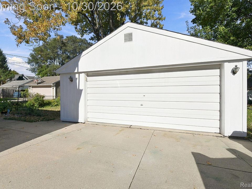 411 Hawthorn Ave, photo 28