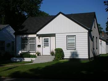 1st image of 3210 Hayes St NE