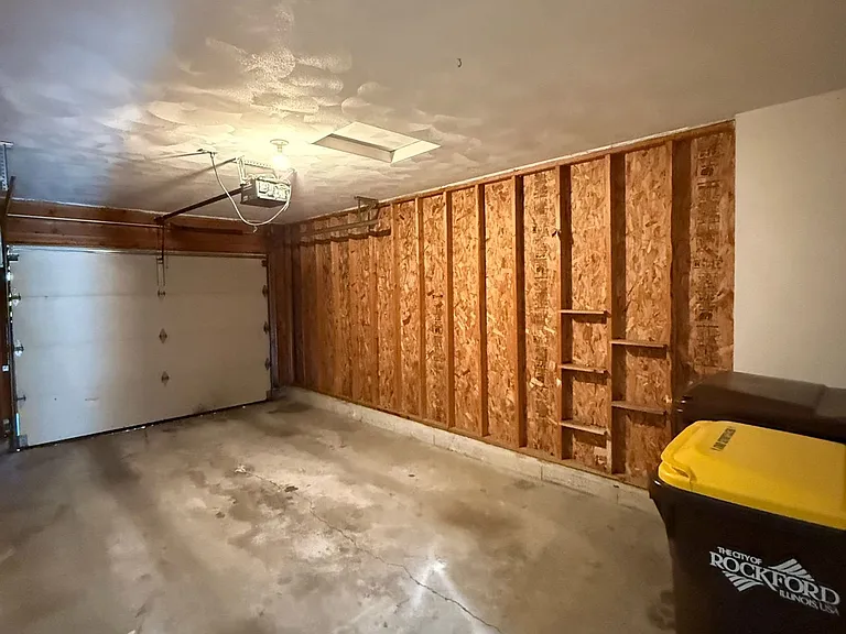 386 Amphitheater Dr — Photo 20