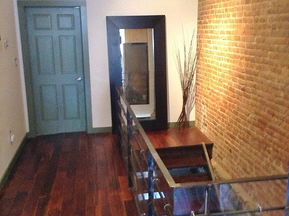 3rd image of 555 17th St APT 1R