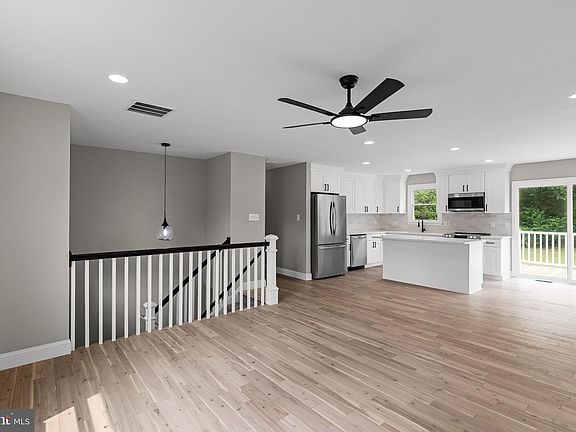 3rd image of 48 Lay Dr