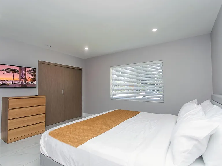 1218 Hollywood Blvd — Photo 38
