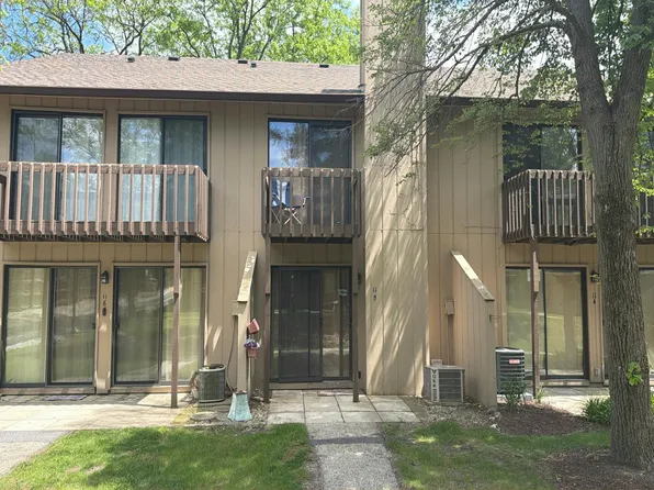 11 Saint Thomas Colony APT 5, Fox Lake, IL 60020