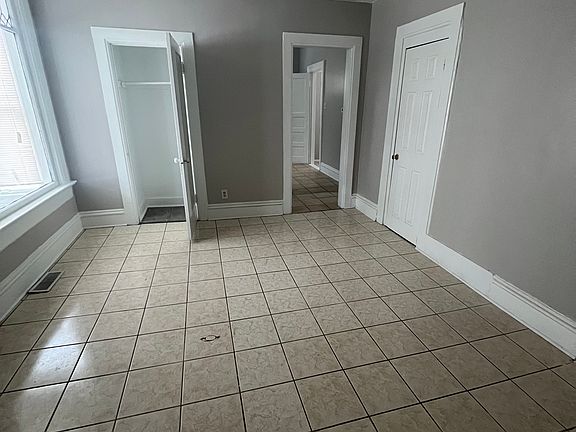 4th image of 628 E Galena Blvd #1