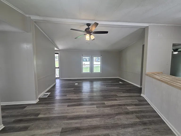 520 Power Ave — Photo 6