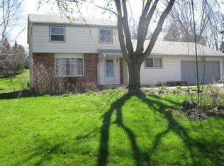 12208 N Briarhill Rd, Mequon, WI 53097