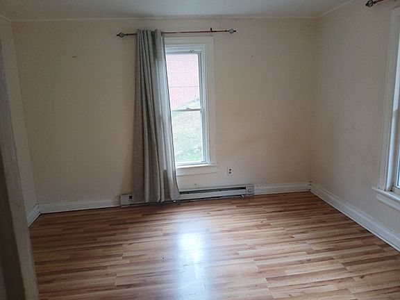 2nd image of 194 Welch St
