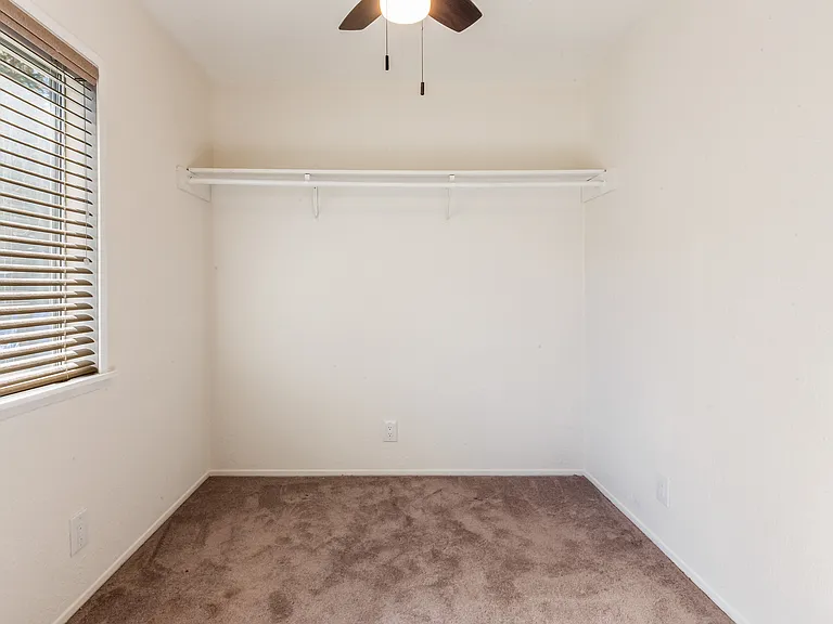 1832 Sparrow Rd — Photo 10