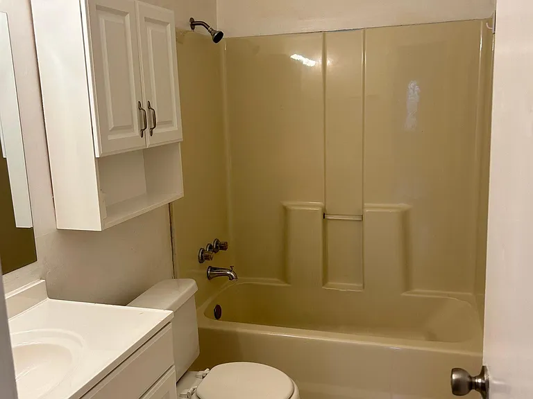 367 NW Aurora St — Photo 7