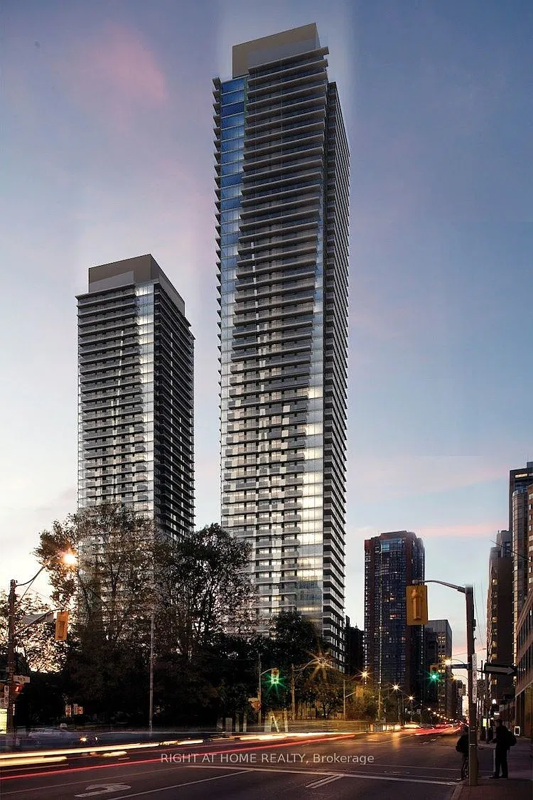U Condo — Photo 2