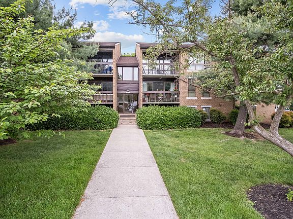 2nd image of 563 Florida Ave APT T4