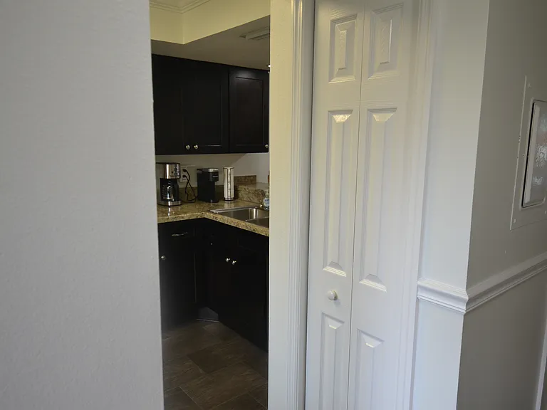 161 Lakeside Dr — Photo 7